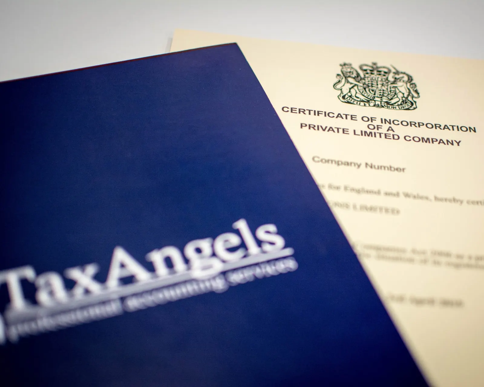 Teczka TaxAngels i certyfikat rejestracji spółki Limited (Certificate of Incorporation)