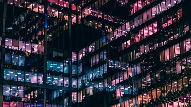 Czy warto zmienić formę działalności z self-employed na spółkę LTD?